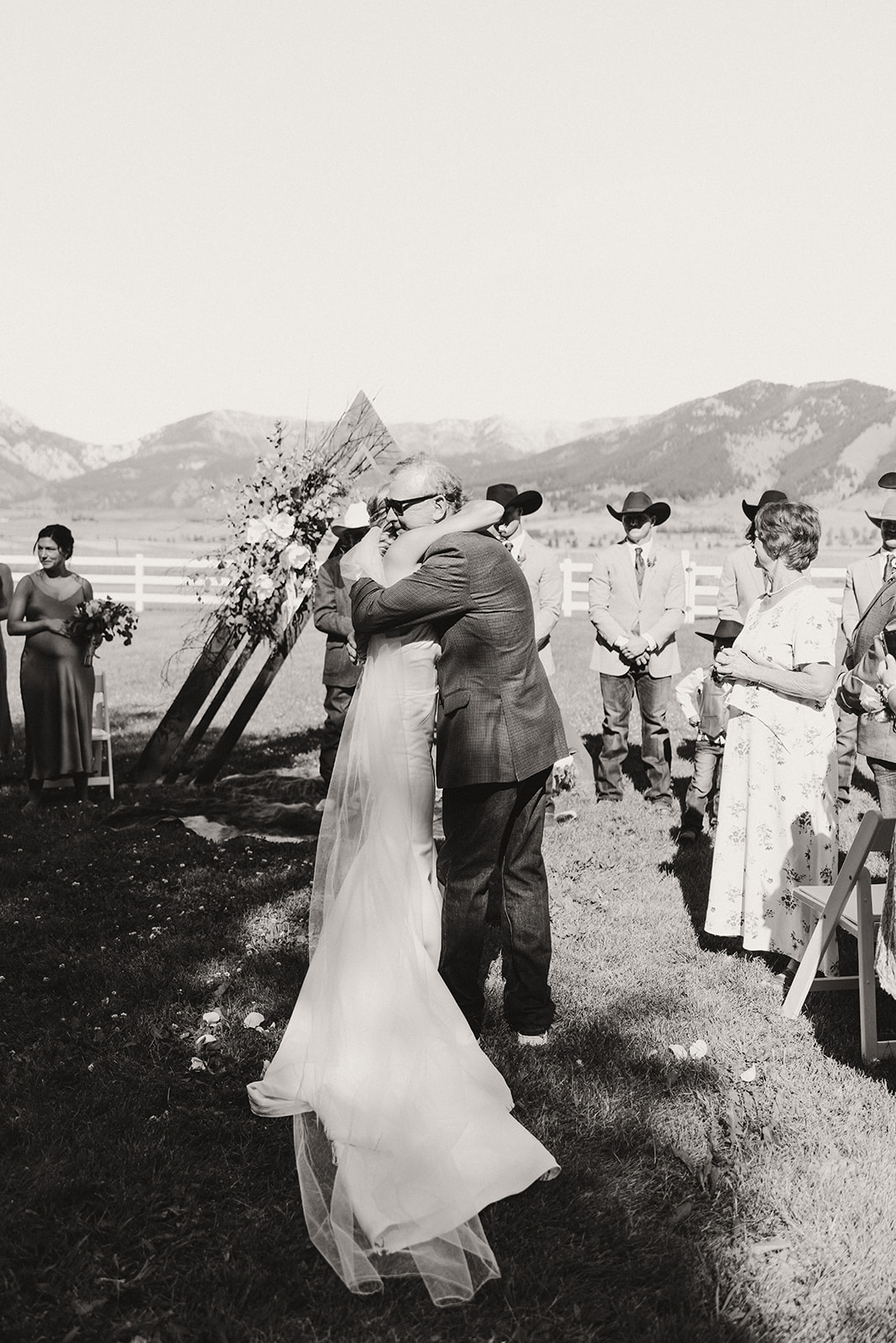 A Dreamy Western Wedding At Roys Barn And Lodge In Montana